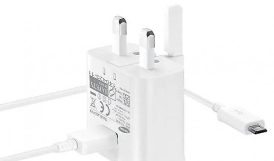 travel-adapter-white-2591019.jpeg