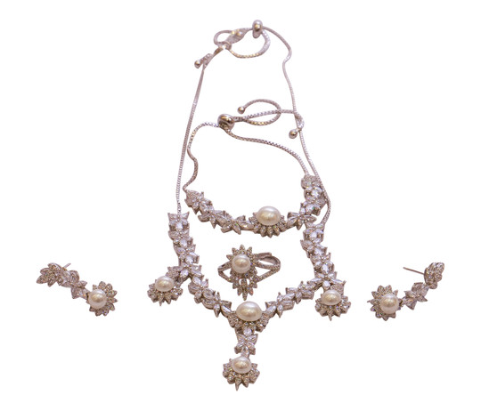 womens-jewelry-set-18-silver-5370508.jpeg