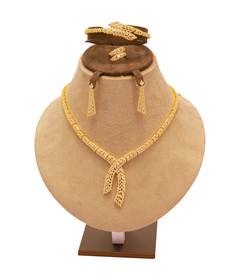 womens-jewelry-set-38-gold-2209640.jpeg