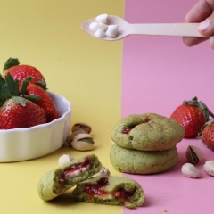 pistachio-with-strawberry-cookies-3857122.jpeg