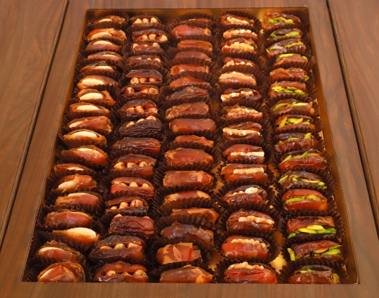 premium-omani-dates-stuffed-nuts-1367kg-8375822.jpeg